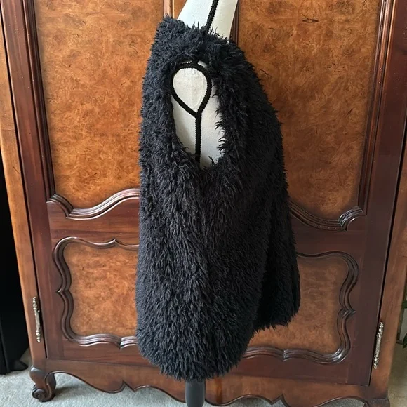 Ambiance Faux Fur Vest - Picture 5 of 10